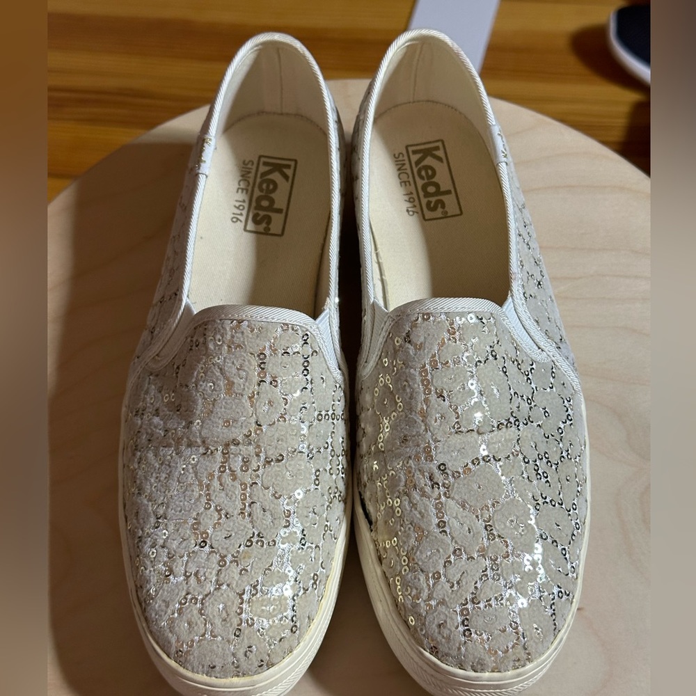 Ladies Keds Slip on sneakers.
